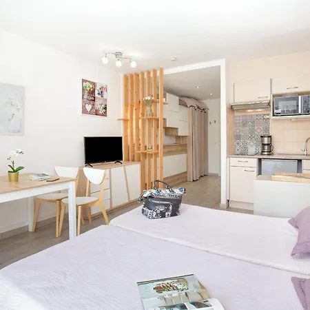 Climatise Pour 3, Face Est, A 50m Et Proche Commerces - Fr-1-466a-23 Lejlighed