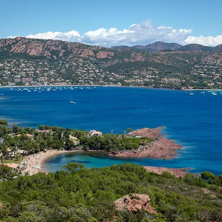 Climatise Pour 3, Face Est, A 50m Et Proche Commerces - Fr-1-466a-23