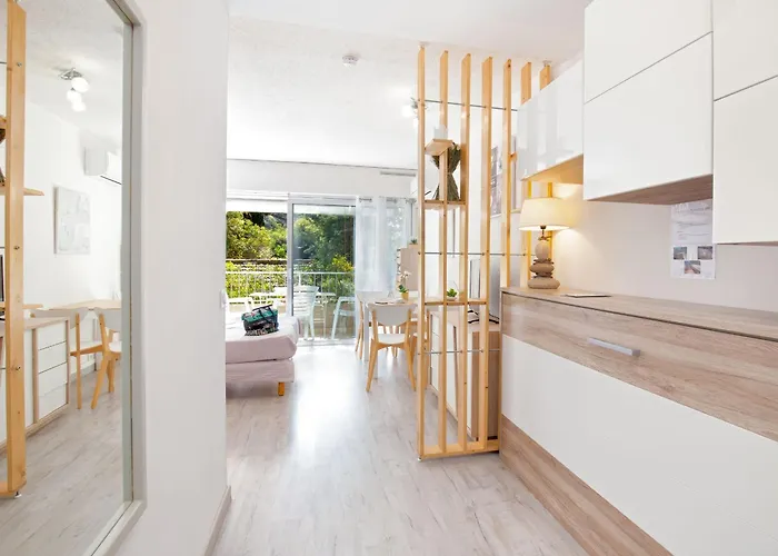 Climatise Pour 3, Face Est, A 50m Et Proche Commerces - Fr-1-466a-23 Apartment